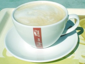 790px-Kaffeetasse_Milchkaffee_Cafe-au-Lait_Coffee