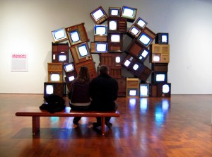 TV storage gone wrong? Nope, we are back in the arts sphere: That's "idiot boxes" by Nam Jun Paik (picture: Artiii)