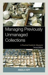 Cover of the second edition of Managing Previously Unmanaged Collections. it has chaotic mussels on the top and organized mussels on the bottom of the title.